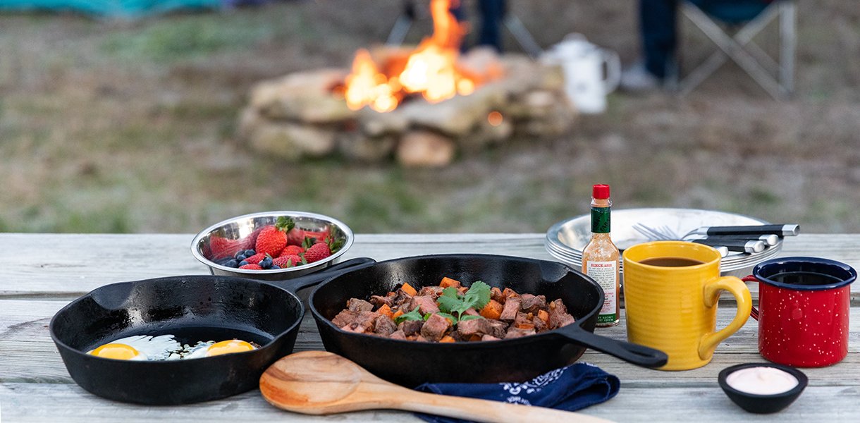 Gourmet på stormkök – så lagar du lyxig mat utomhus utan att släpa ett helt kök