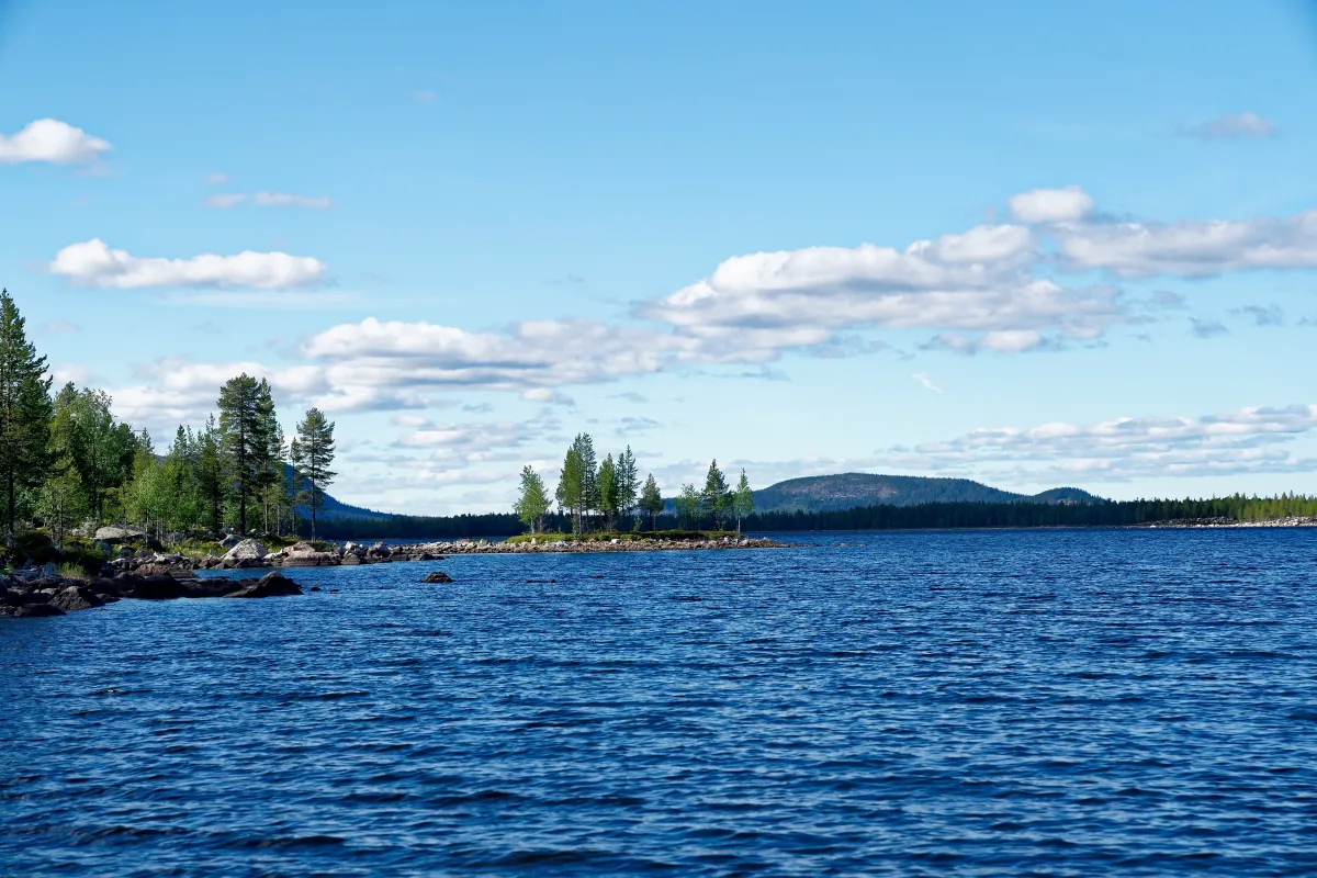 Hornavan – Sveriges djupaste sjö och en av Lapplands mest lättillgängliga vildmarksupplevelser