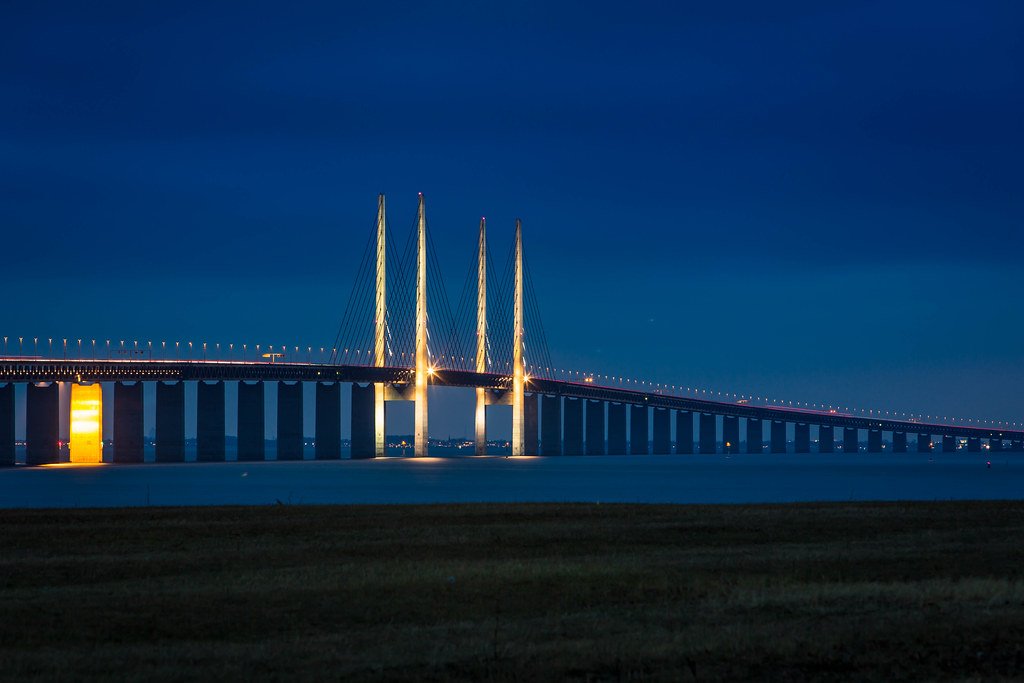 Öresundsbron – historia, fakta, längd, höjd och pris för att åka över bron